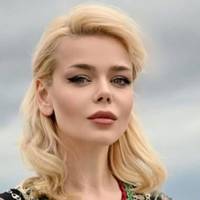 Аліну Гросу заскочили у компанії відомого російського актора Романа Полянського