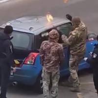 У Вишгороді Працівники ТЦК Намагались “Викурити” Чоловіка З Автомобіля За Допомогою Газу Й Вогню: Як Відреагували В Міноборони. Відео