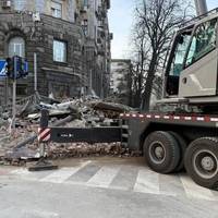 На Місці Учорашнього Удару По Центру Києва Тривають Аварійні Роботи