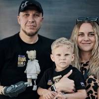 Злочинці Скинули Військового На Ходу З Поїзда: Втративши Обидві Руки Й Частину Ступні, Ветеран Зберіг Бажання Жити Й Відкрив З Дружиною Кафе