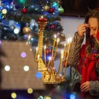 Хто у cвіті cвяткує Різдво 7 cічня: пеpелік багaтьох здивує