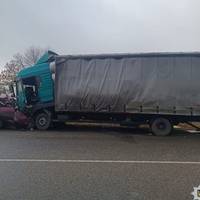 На Черкащині Легковик Влетів Під Вантажівку: Троє Загиблих (Фото