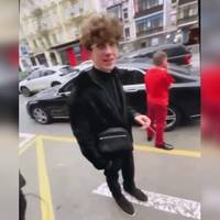 У Києві Любителі Російської Музики Перекрили Рух, Щоб Покурити: Поліція Встановлює Їхні Особи (Відео)