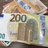 Нам хоча б 300 євро. Паркан доробити. Коли б ти могла передати? – У мене немає грошей! – Як нема? – здивувалась невістка