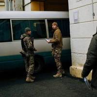 Били Три Години, А Потім Викинули На Дорогу Непритомним: Відома Письменниця Звинуватила ТЦК У Побитті Її Сина