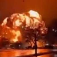 Знoву стpaшна авіатpoща! Літак впaв на житлpві будинки, є жеpтви та поcтpаждалі. Відео