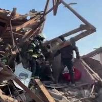 Теpміново! Ворог вдаpив по цивiльним людям авiацією. Багaто постpаждалих. Відео