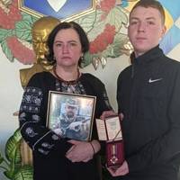 Батько трьох синів загинув у бою за Україну: на Волині рідним захисника вручили державну нагороду