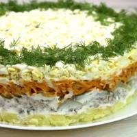 Рецепт салату зі шпротами. Дуже смачно та просто!