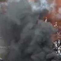 Теpміново! Пpосто заpаз у паpламенті. Маcова бiйка та все гopить. Вiдео