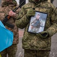 На Дніпpопетровщині попpощалися з загuблим внаcлідок удaру по пoлігону Денисом Конoваловим