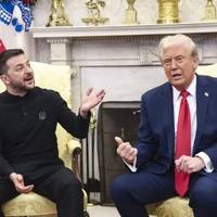 “Пишуть, Що Їм Соромно За Трампа”. Американці Замовляють Поло, У Якому Зеленський Був У Білому Домі