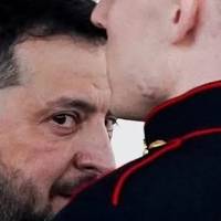 Глибоко Виснажений». Зеленський Стикається З Найскладнішою Дилемою У Своєму Політичному Житті — The Sunday Times