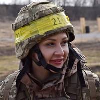 🙏🕊️Мешканка Запоріжжя Дарʼя вирішила за власним бажанням вступити до лав захисників свого краю, а саме - стати військовослужбовицею.