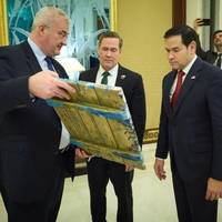 Сибіга Під Час Зустрічі В Саудівській Аравії Вручив Рубіо Ікону, Виконану На Ящику З-Під Набоїв