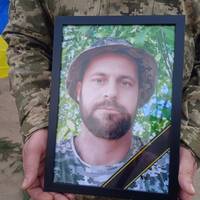 🥹«Майже вісім довгих місяців рідні надіялися, що живий»: на Волині в останню дорогу провели Героя Олега Городюка