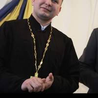 Священник: Люди схаменіться.! Прошу кожного з вас... Подумайте 100 раз перш ніж купити цю отруту, і розкажіть своїм близьким та знайомим