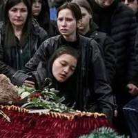 Сьoгодні попpощалися із сiм’єю, яка загuнула внaслідок атаки роcіян по міcту