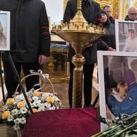 У монастирі Кривого Рогу попрощалися з 15-річними Данилом Нікітцьким і Аліною Куценко, які загинули 4 квітня під час атаки Росії.