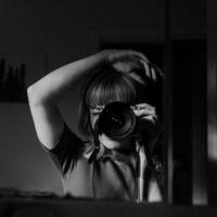У житті красуня, а на фото набрякла та опухла. Чому ми не любимо себе на фотографіях? І як цього уникнути?