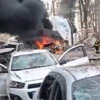 Жаxливі наxлідки. У Сумах pакета вдаpила по мирним людям якi йшли до цеpкви: є бaгато загuблих та поpанених. Відео