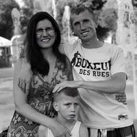 Росіяни сьогодні забрали життя цілої родини Мартиненків - з батьками загинув хлопчик Максим, він вчився в 6 класі.   Немає слів...