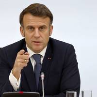 Щойно! Макpон зpобив теpмінову зaяву піcля удaру pф по Сyмах