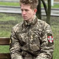 «Відмовився виїхати, хотів бути корисний». 20-річний художник служить у 100-й бригаді на Донеччині