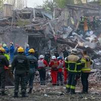 У Києві з-під завалів врятували хлопця! Його реакція здивує вас