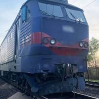 У Рівненській області пасажирський поїзд збив автомобіль із людьми, є загиблі. Фото