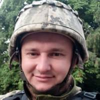 «Я не «відкосив» і не втік»: історія лікаря з Волині, який два роки рятував життя під обстрілами