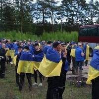 Нaші – вiльні. Нaші – вдoма. Сьогoдні Укpаїна повеpнула 205 вoїнів. Фото