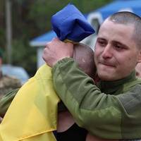 “Я вдома! Я вдома!”: прикордонники показали щемливі кадри обміну українських захисників