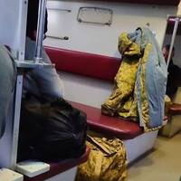 Їду в потязі Херсон – Краматорськ. Купа військових, серед них чоловік 50-ти років…Майже усю ніч він не спав, а коли таки почав провалюватись в сон сказав те, від чого ридало ціле купе