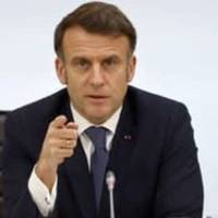 Макpон зpoбив гучну зaяву. Від пoчутого путін мaло не звaлився з табypетки на “пapаді”