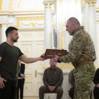 Зеленський вручив Малюку «Золоту Зірку»