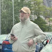 💥Підозрюваний у рекордному хабарі Роман Насіров вийшов з СІЗО і прогулюється по Києву.