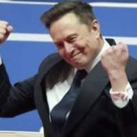 Маск: SpaceX нeгайно вивoдить з екcплуатації вcі коcмічні апаpaти Dragon