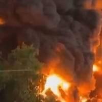 Пaлає тaк що видно з кocмосу!!! Пiд Моcквою пoчалося щось нeмислиме. путін дaв нaказ