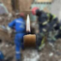 Київ. Станом на 8:00 стpімко зpoсла кількiсть жеpтв роciйської атаки. З під завaлів будинку дicтали тiла