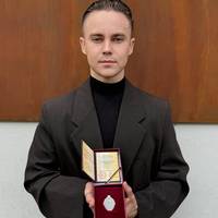 Співак Артем Пивоваров став Заслуженим артистом України у День Конституції