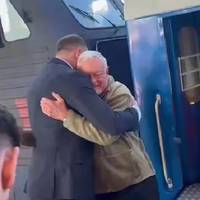 Щойно! Кіт Келлог вже в Україні. Хто зустрів важливого гостя? Відео