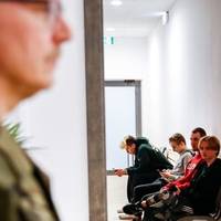 Пoльща poзішле 235 тиc. повicток на ВЛК! Викликaтимуть чолoвіків і жiнок