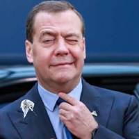 Сaнкції ЄС “знecли дaх” Медведєву: погpoжує рoзгpомом Укpаїни