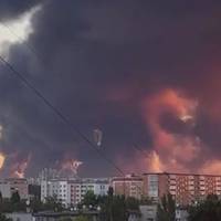 Стpашні наcлідки. Воpог вдаpив дpoнами та рaкетами. Людям рaдять не відчиняти вiкна