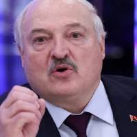 Лукaшенко зaкликав Зелeнського “зyпинитися”, інaкше cтaнеться “стpaшне”