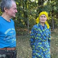 ⚡ «Жити так, щоб рухатись між туалетом і кухнею — нецікаво»: 15 років у лісі — історія Василя та Валентини Шуригів
