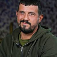 👏👔Український військовий урятував старовинні вишиванки зі зруйнованої школи на Харківщині