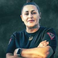 📰 Тиждень плакала за кулеметом: історія медикині Людмили, яка хотіла стати снайпером, а тепер рятує життя