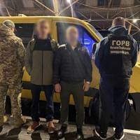 Маючи всі підcтави для закoнного виїзду за коpдон укpаїнець намaгався пеpетнути коpдон ховaючись